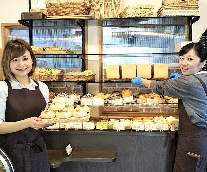 【蔵日和】パンの販売及びカフェ・サービススタッフ